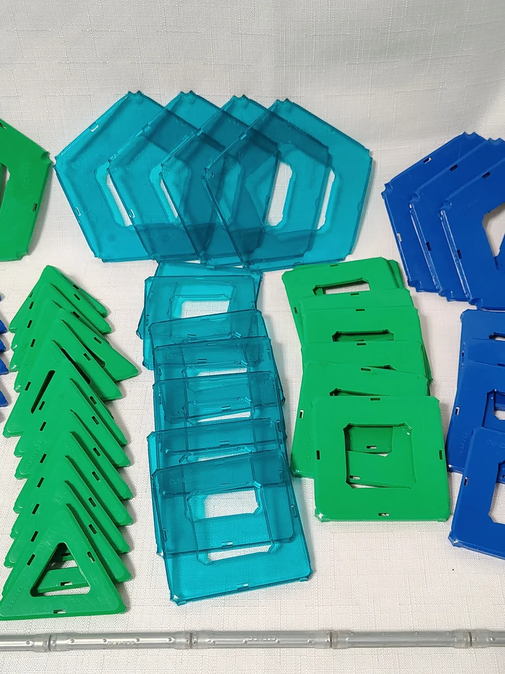 Magnetic Tiles 63 Tiles & 15 Magnets Blue Green & Transparent 78 Pieces Total